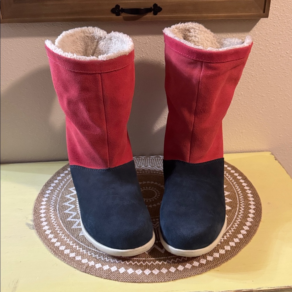 New Crocs Adela Foldover Fuzz Bootie w/poppy stucco standard fit Winter Boots - Picture 2 of 16